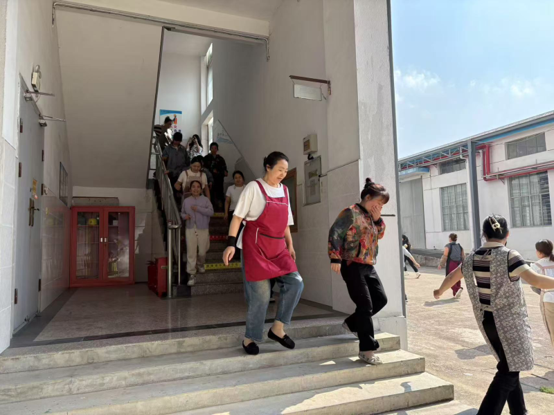 天台坦头:开展疏散演练 筑牢安全防线1.png 天台坦头:开展疏散演练 筑牢安全防线1.png