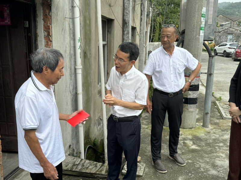 王正雷主任七一走访玉环福山村,深情慰问老党员与困难党员.png 王正雷主任七一走访玉环福山村,深情慰问老党员与困难党员.png